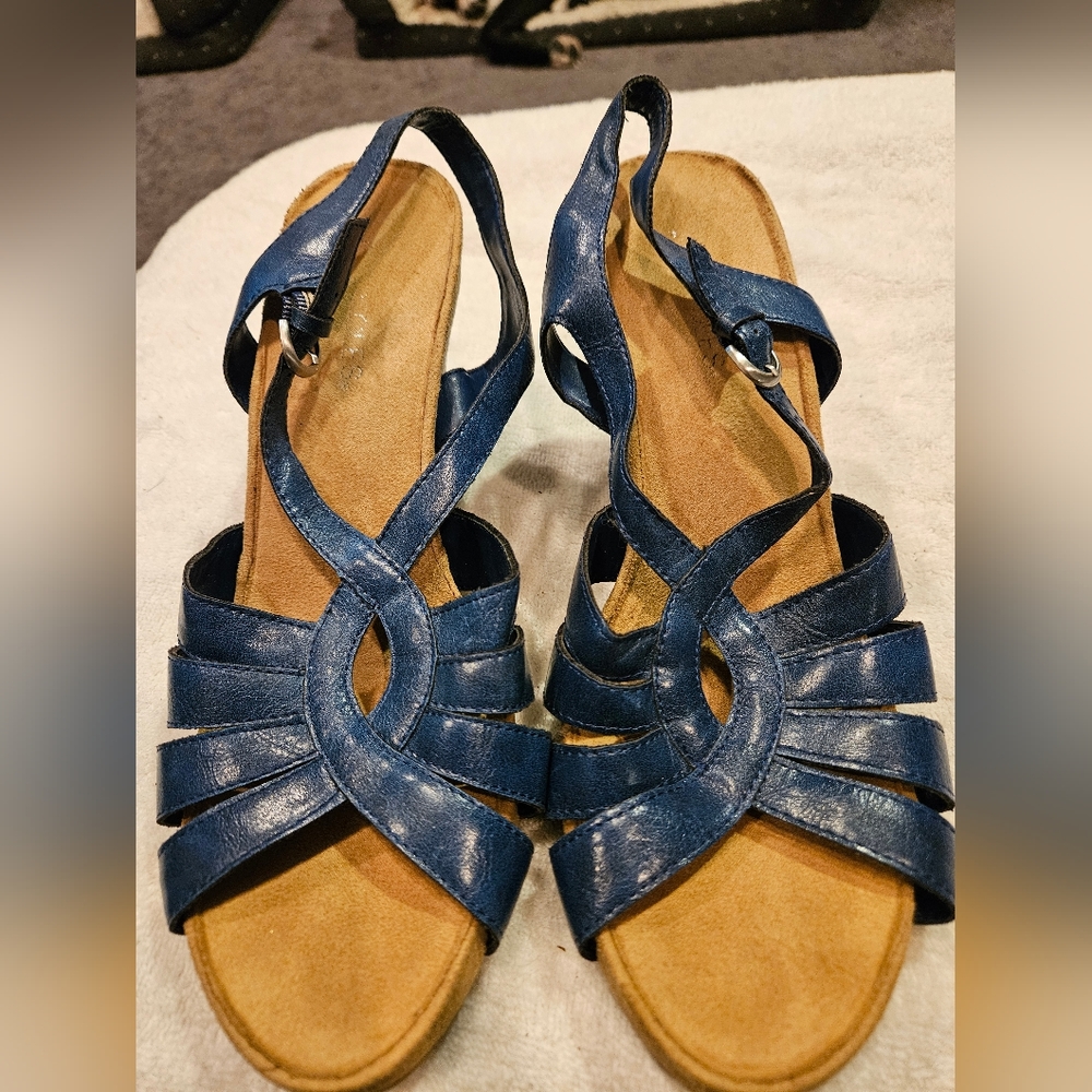 AEROSOLES WEDGE HEELS